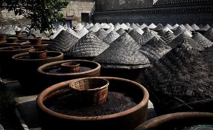 低鹽固態(tài)釀造醬油原料利用率低、成品質(zhì)量低怎么辦？